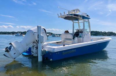 Everglades 243 CC