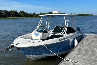 Robalo R247 Dual Console